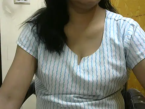 Snapshot of l_l_ish chatting on October 15, 2025, 5:18 am l l ish online show from October 15, 2025, 5:18 am