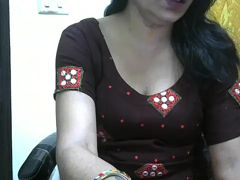 Snapshot of l_l_ish chatting on October 18, 2025, 5:54 am l l ish online show from October 18, 2025, 5:54 am