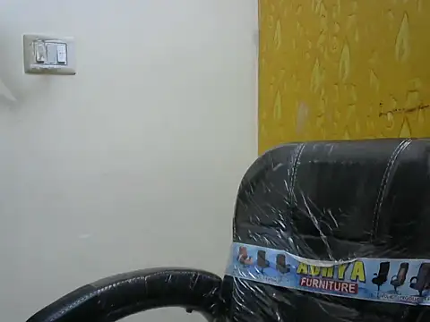 Snapshot of l_l_ish chatting on October 21, 2025, 8:15 am l l ish online show from October 21, 2025, 8:15 am