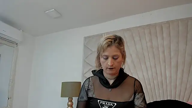 Snapshot of Jade_squirtt chatting on September 19, 2025, 11:11 am Jade squirtt online show from September 19, 2025, 11:11 am