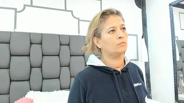 Snapshot of Jade_squirtt chatting on October 1, 2025, 11:38 am Jade squirtt online show from October 1, 2025, 11:38 am