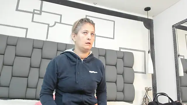 Snapshot of Jade_squirtt chatting on October 3, 2025, 12:57 pm Jade squirtt online show from October 3, 2025, 12:57 pm