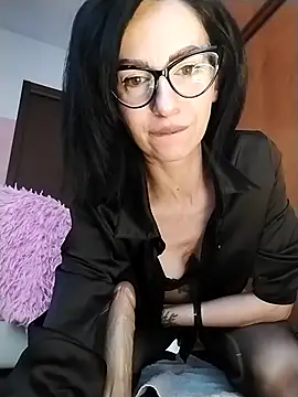 dahlia 82 online show from May 12, 2026, 8:44 am