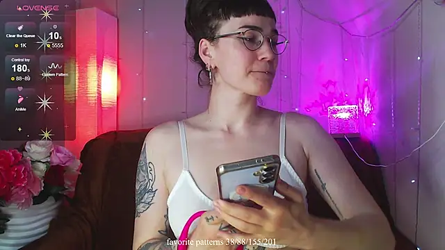 FoxRineHelen online show from May 25, 2026, 11:22 pm
