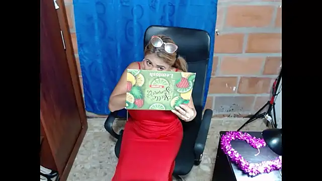 Rennatabothwell01 online show from February 14, 2025, 11:31 pm