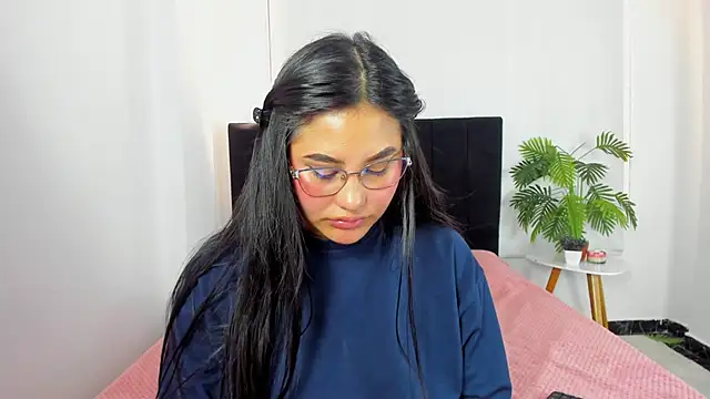 Little Ivy online show from November 28, 2025, 3:47 pm