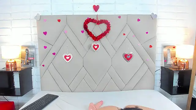 Isis Osman online show from February 15, 2025, 8:43 pm