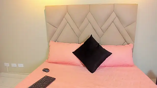 Snapshot of Isis_Osman chatting on February 26, 2026, 7:46 pm Isis Osman online show from February 26, 2026, 7:46 pm