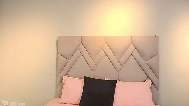 Snapshot of Isis_Osman chatting on March 13, 2026, 8:04 pm Isis Osman online show from March 13, 2026, 8:04 pm