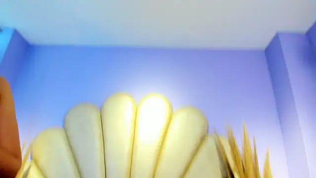 Isis Osman online show from April 23, 2026, 7:49 pm