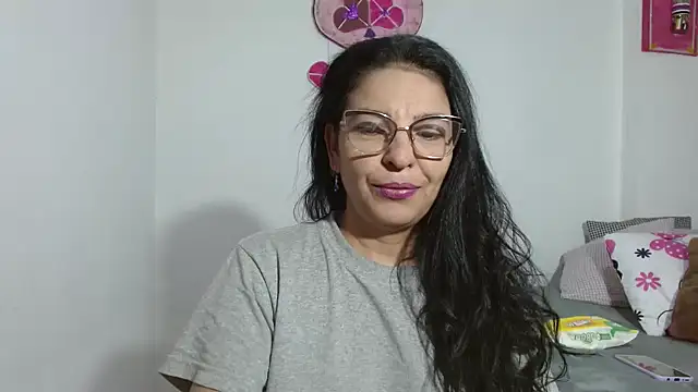 Snapshot of anybellucci43 chatting on February 11, 2026, 12:48 am anybellucci43 online show from February 11, 2026, 12:48 am