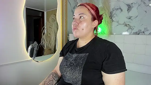 Snapshot of Bruja__Scarlata chatting on October 14, 2025, 10:16 am Bruja  Scarlata online show from October 14, 2025, 10:16 am