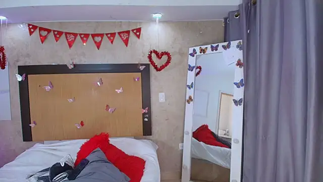 Snapshot of mialopez52 chatting on February 18, 2026, 6:59 pm mialopez52 online show from February 18, 2026, 6:59 pm