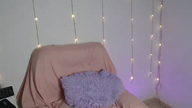 Snapshot of teffi_smith25 chatting on October 22, 2025, 11:37 pm teffi smith25 online show from October 22, 2025, 11:37 pm