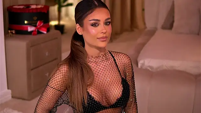 YasmineShaw online show from November 22, 2025, 1:26 am