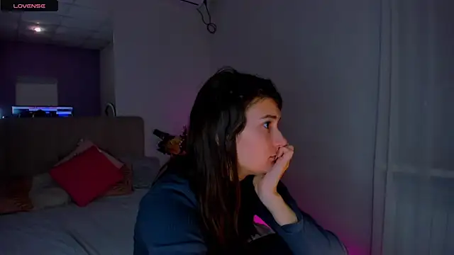 Laura Leee online show from December 18, 2024, 6:21 am