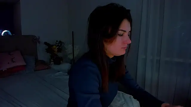 Laura Leee online show from December 30, 2024, 6:20 am