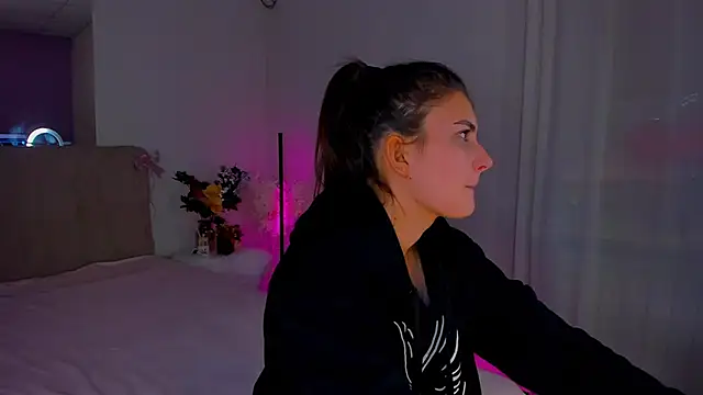 Laura Leee online show from January 2, 2025, 10:16 am