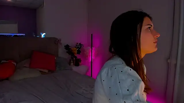 Laura Leee online show from January 6, 2025, 6:03 am