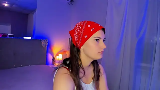 Laura Leee online show from June 16, 2026, 4:48 am