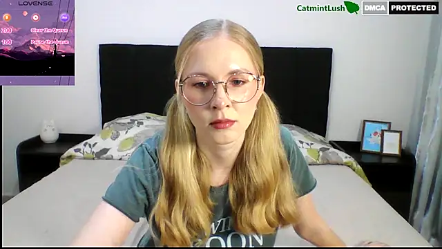 Snapshot of CatmintLush chatting on September 14, 2025, 11:48 pm CatmintLush online show from September 14, 2025, 11:48 pm