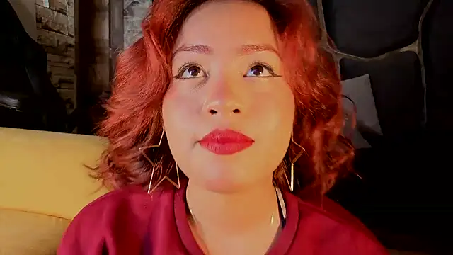 Estrella05  online show from October 30, 2025, 4:47 am