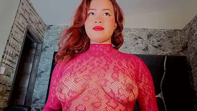 Estrella05  online show from November 10, 2025, 4:33 am