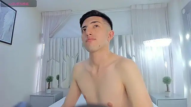 Un Slutty online show from March 3, 2025, 7:28 pm