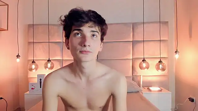 MaxHeat  online show from December 10, 2024, 9:22 pm