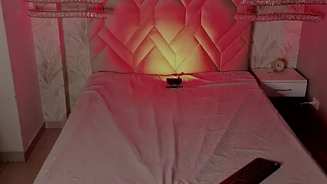 MaxHeat  online show from February 20, 2025, 7:52 pm