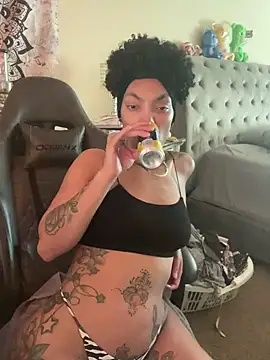 butterflybootyy online show from December 6, 2024, 8:07 pm