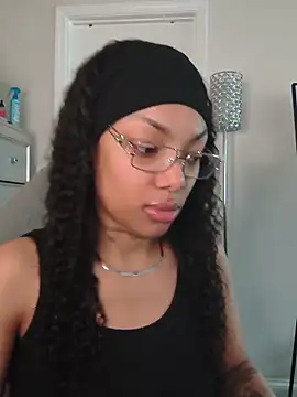 butterflybootyy online show from June 1, 2026, 12:51 pm