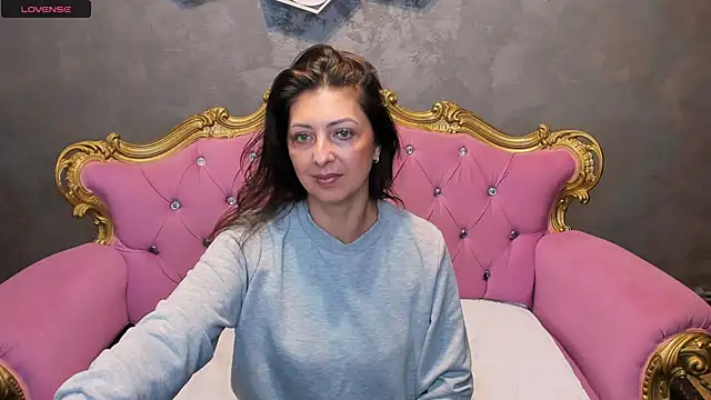 DivinSandra online show from May 5, 2026, 6:10 am