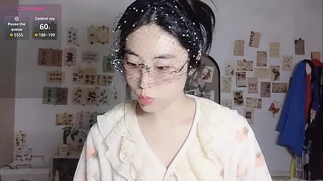 Snapshot of alisa-520 chatting on October 18, 2025, 1:12 pm alisa-520 online show from October 18, 2025, 1:12 pm