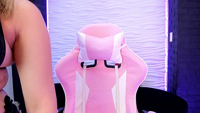 Bella reaset18 online show from December 13, 2024, 7:32 pm