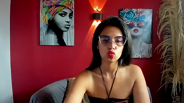 PaolaMendez  online show from December 18, 2024, 12:18 pm