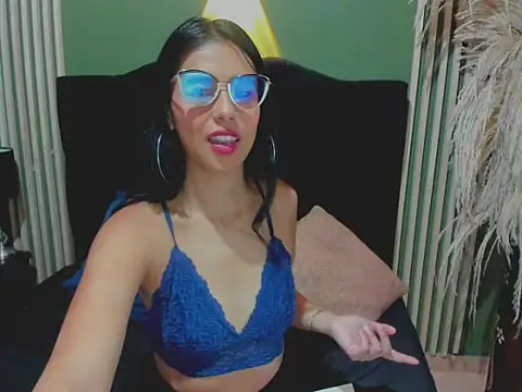 PaolaMendez  online show from March 1, 2025, 11:39 am