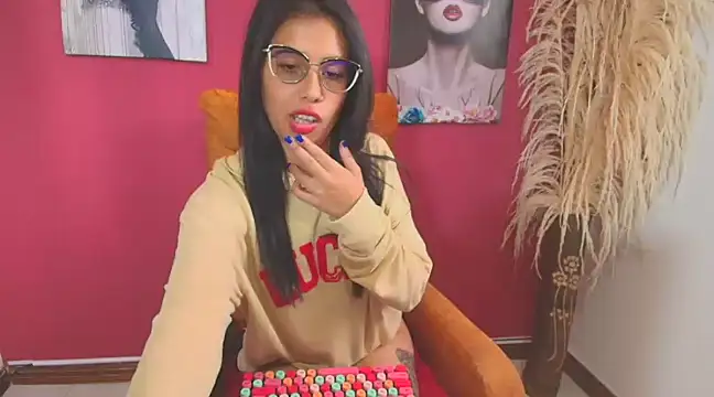 PaolaMendez  online show from March 4, 2025, 5:34 pm