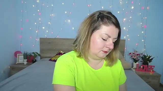 ZannaDreil online show from January 27, 2025, 6:52 pm