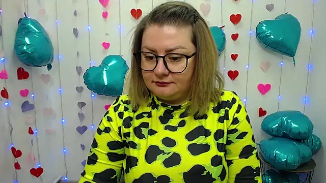 ZannaDreil online show from February 6, 2025, 7:07 pm