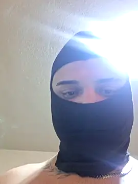 SINUECASTILLO online show from March 15, 2026, 3:07 pm