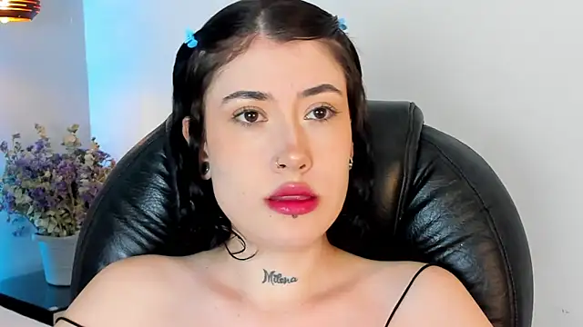 melody suarez online show from December 19, 2024, 8:23 pm