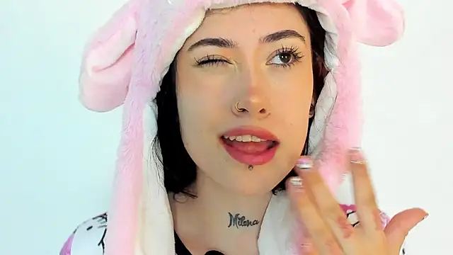 melody suarez online show from December 27, 2024, 7:14 pm