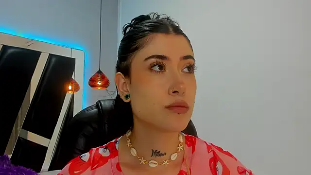 melody suarez online show from December 28, 2024, 7:33 pm