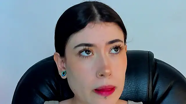 melody suarez online show from December 30, 2024, 7:42 pm