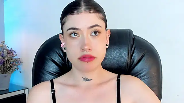 melody suarez online show from December 31, 2024, 10:45 pm