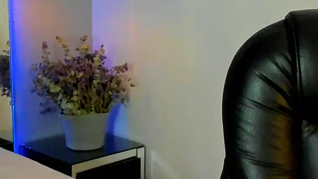 melody suarez online show from February 2, 2025, 12:40 am