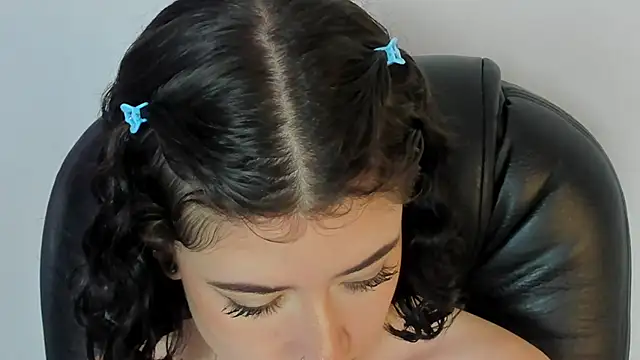 melody suarez online show from February 7, 2025, 1:36 am