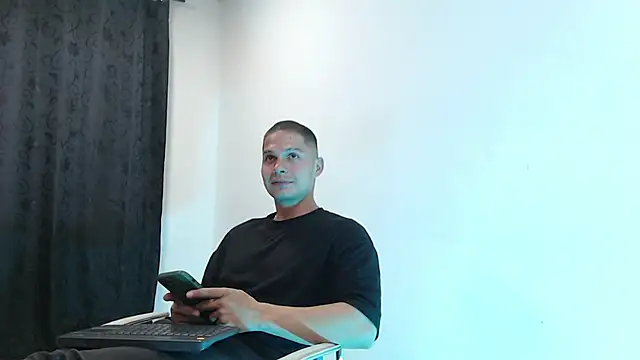 Snapshot of dominick_crawford01 chatting on February 1, 2025, 11:27 pm dominick crawford01 online show from February 1, 2025, 11:27 pm