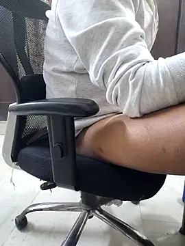 divyansh hyderabadi online show from December 15, 2025, 5:06 pm